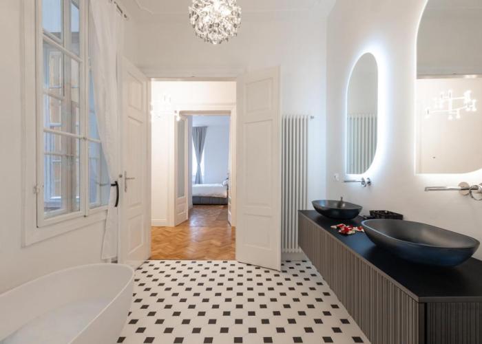 Jonathan Luxury Apartment Trieste Station