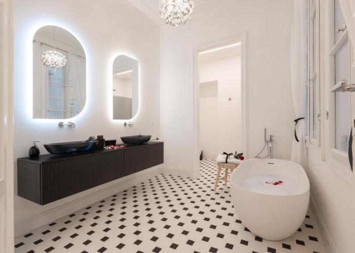 Jonathan Luxury Apartment Trieste Station