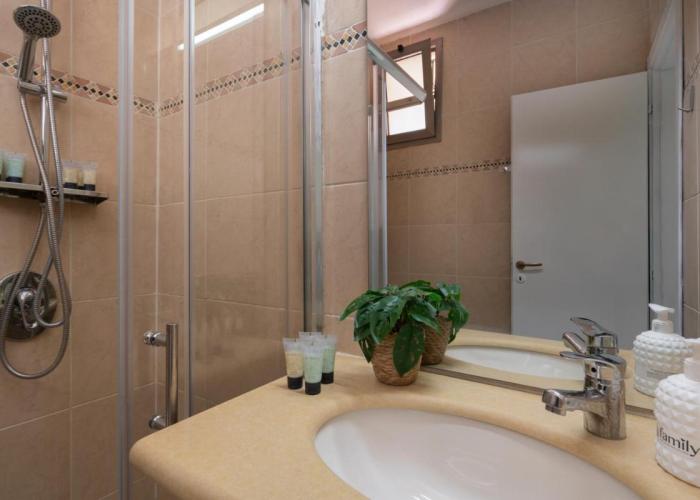 Pninat HaHoshen suite