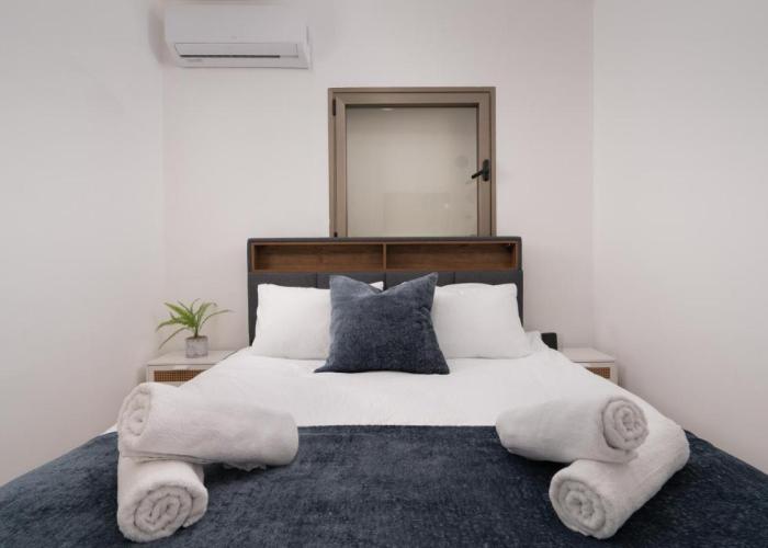 Pninat HaHoshen suite