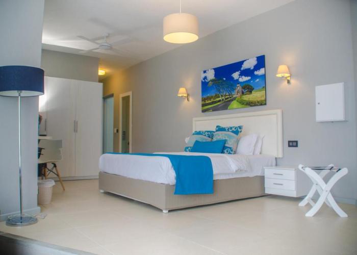 Azur Paradise Hotel & Rooftop Bar