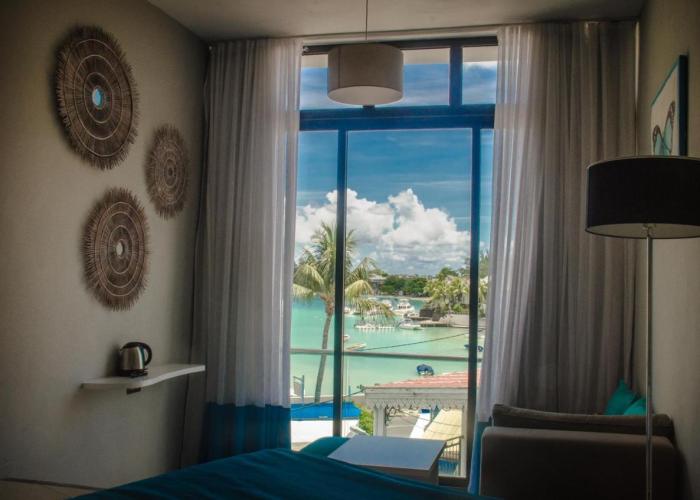 Azur Paradise Hotel & Rooftop Bar