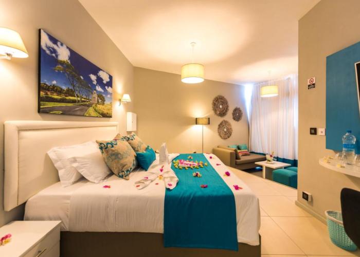 Azur Paradise Hotel & Rooftop Bar