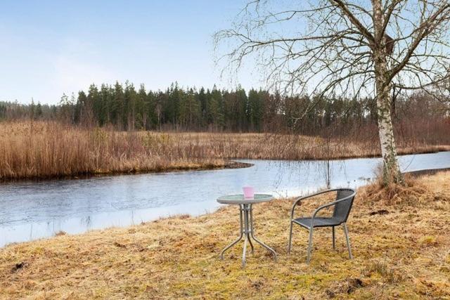Stuga med sjöutsikt nära Växjö