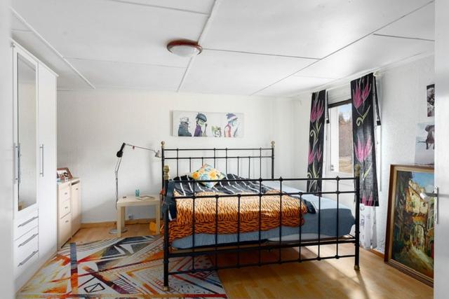 Stuga med sjöutsikt nära Växjö