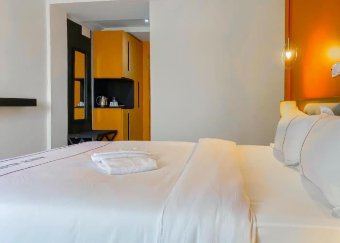 MANOU HOTEL