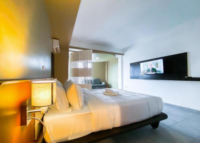 MANOU HOTEL