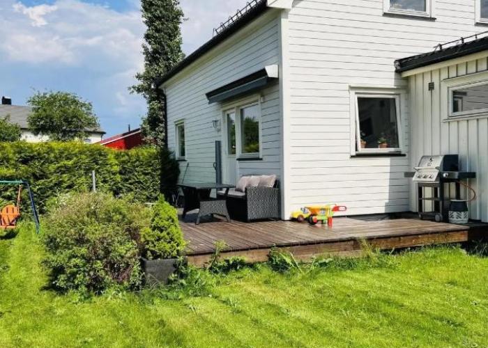 Beautiful spacious home w garden