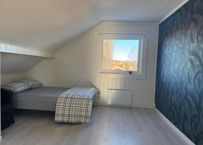 Beautiful spacious home w garden