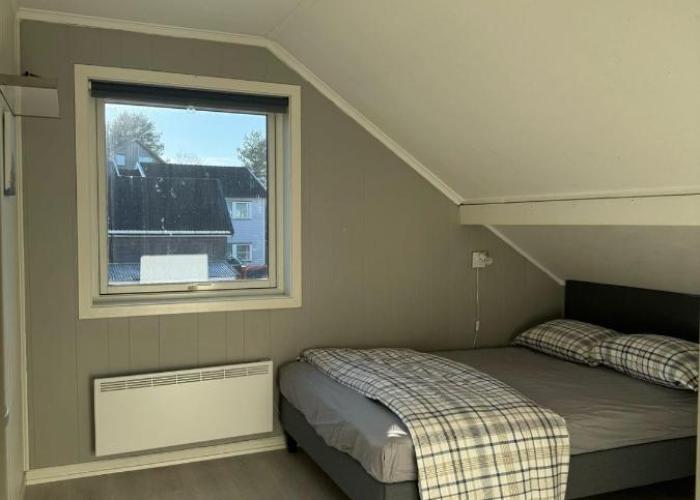 Beautiful spacious home w garden