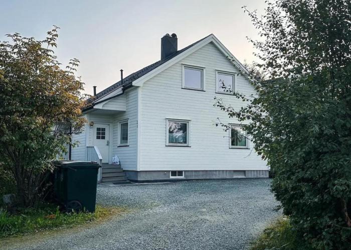 Beautiful spacious home w garden