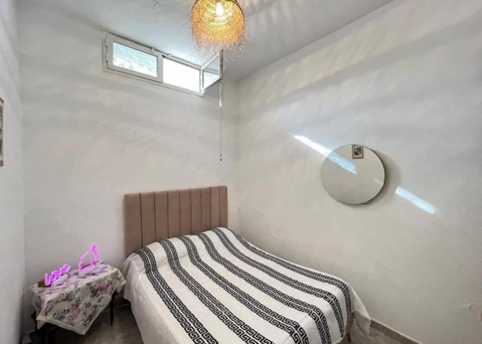 Cosy Ground Floor Studio with Terrace