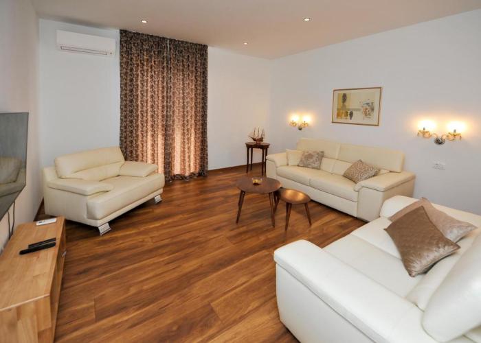 Apartment St Lux