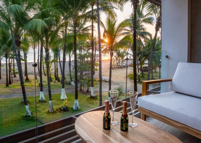 Hotel Lia Beachfront Resort