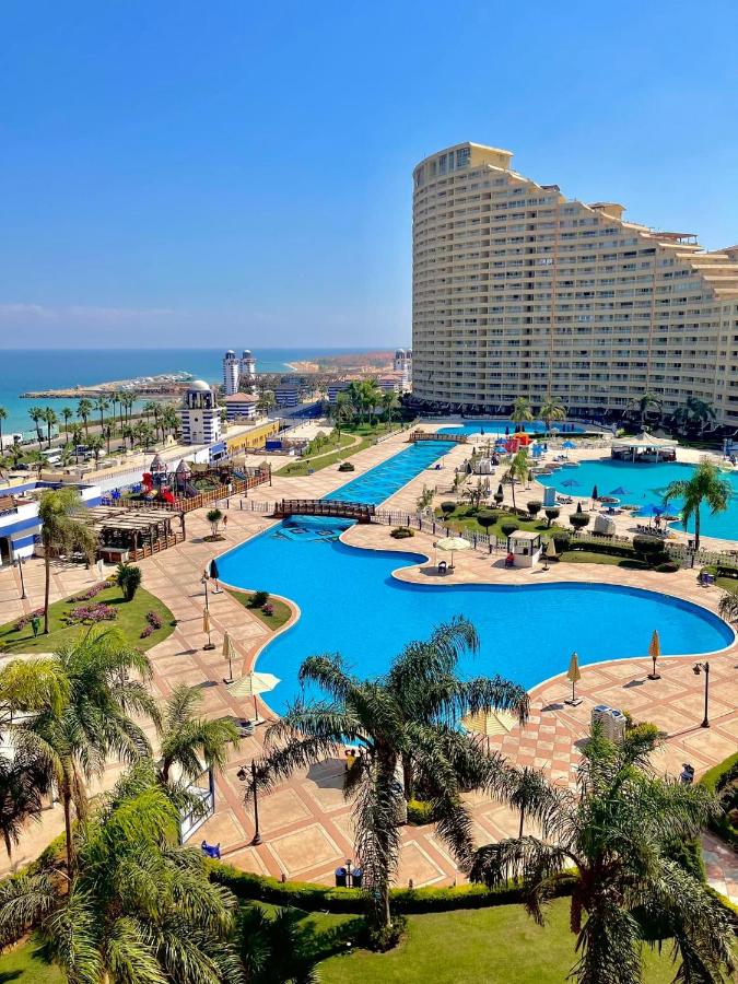 Porto elsokhna pyramids