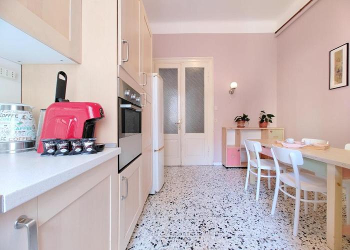 B7 Hostal