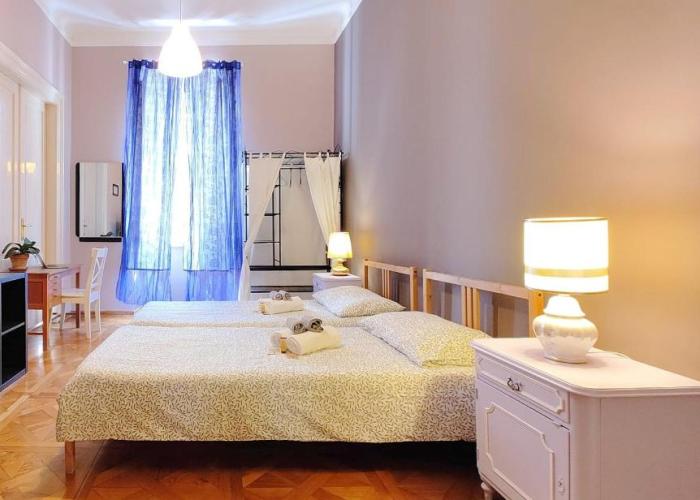 B7 Hostal