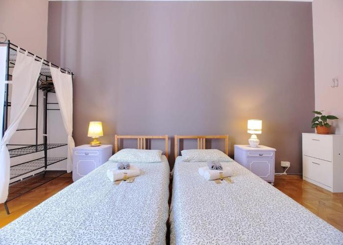 B7 Hostal