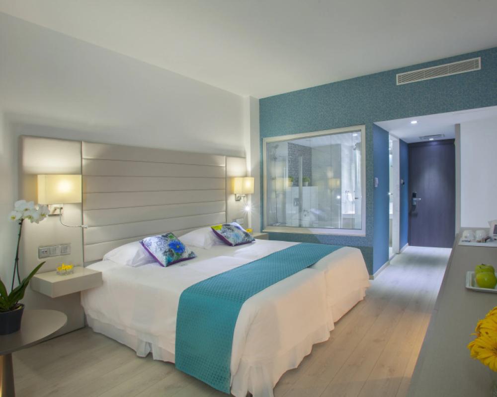 фото King Evelthon Beach Hotel & Resort