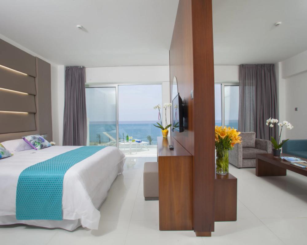 фото King Evelthon Beach Hotel & Resort