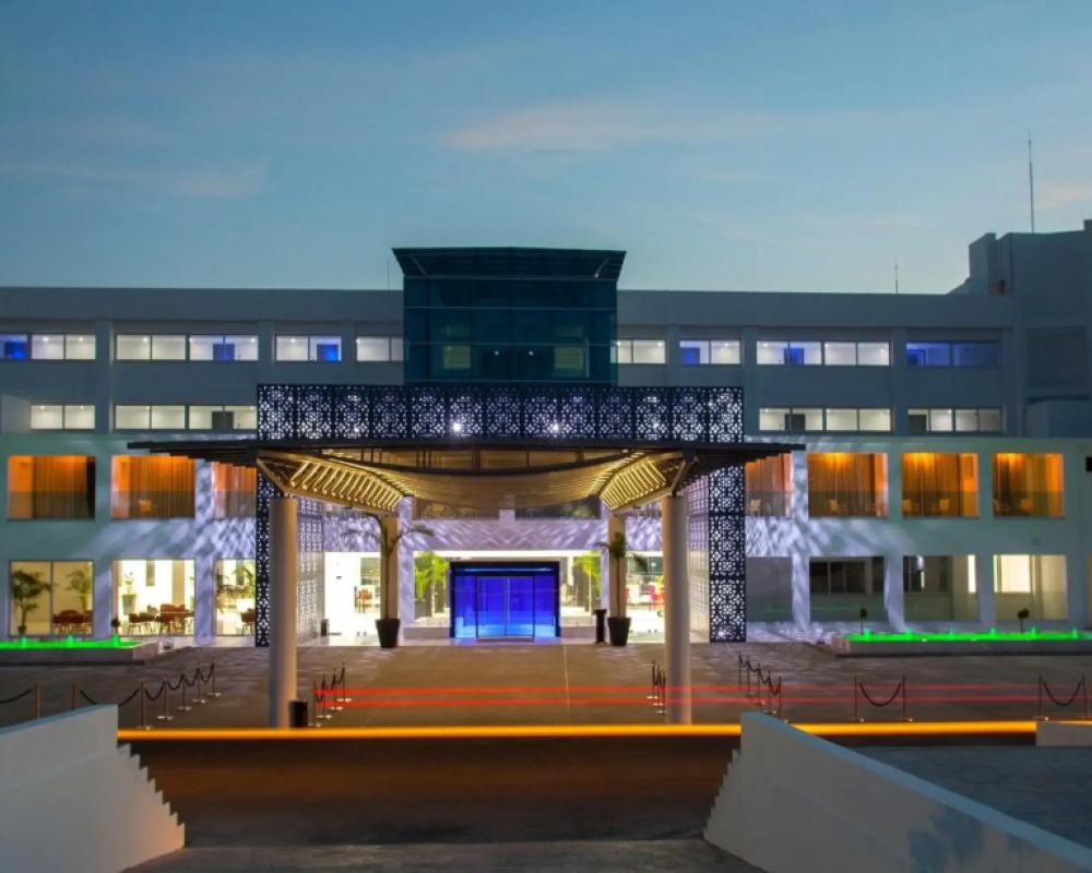 фото King Evelthon Beach Hotel & Resort