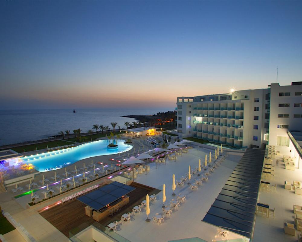 фото King Evelthon Beach Hotel & Resort