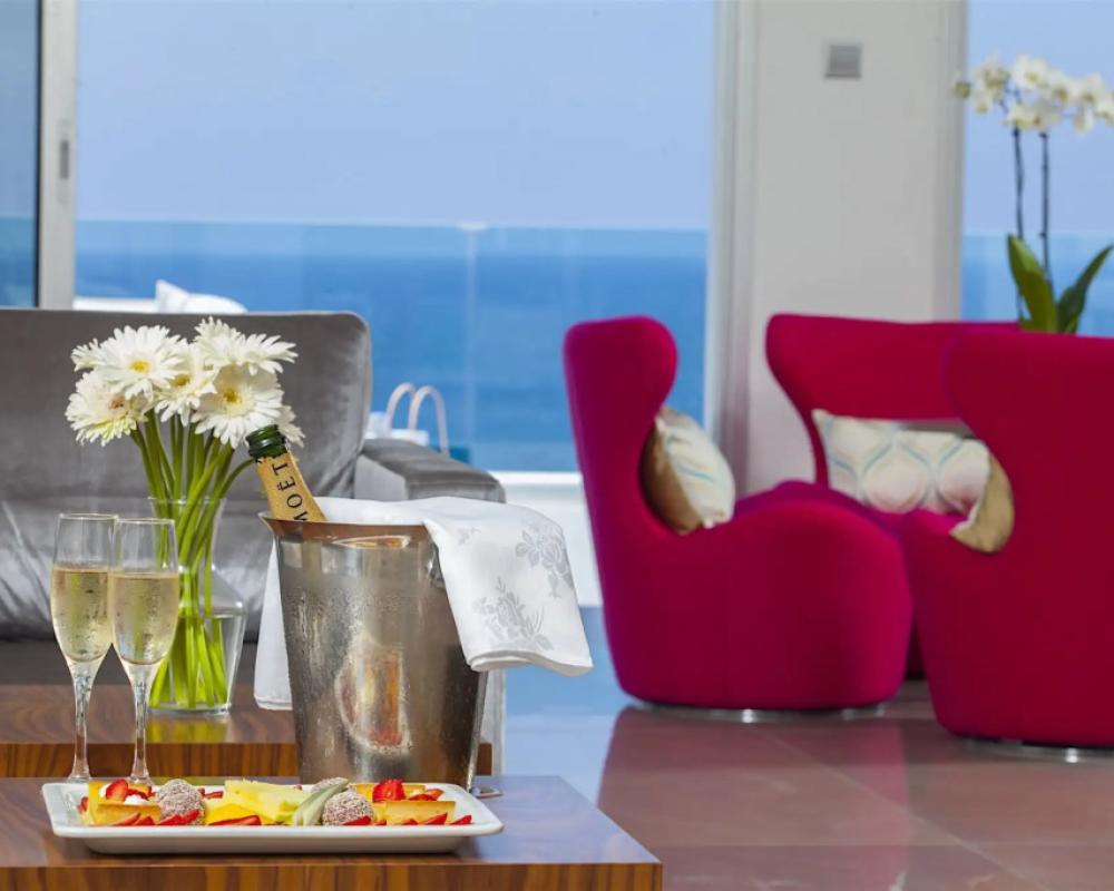 фото King Evelthon Beach Hotel & Resort