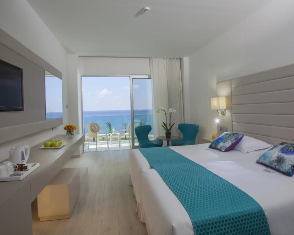 фото King Evelthon Beach Hotel & Resort