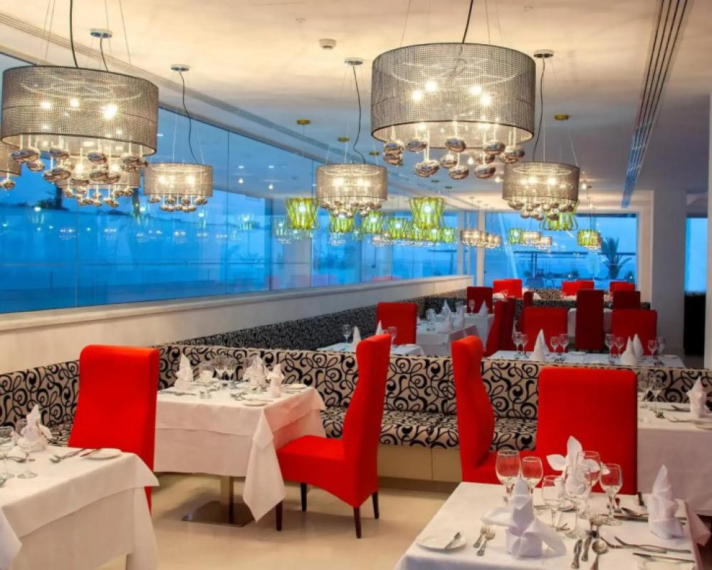 фото King Evelthon Beach Hotel & Resort