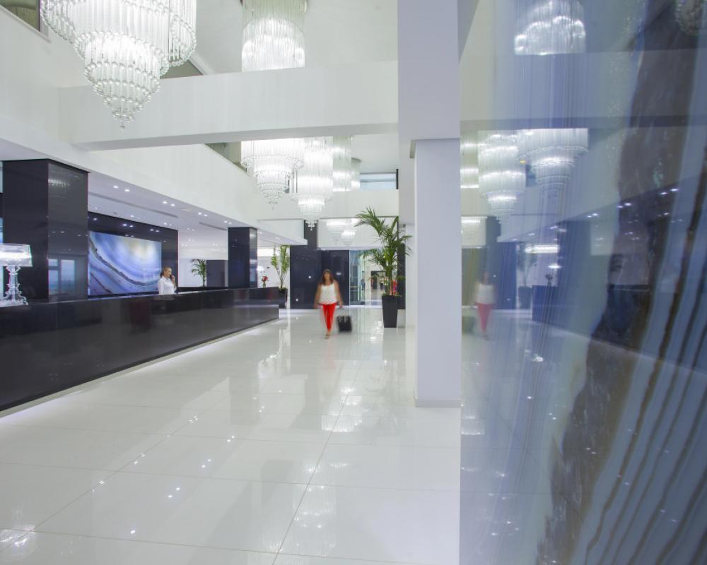 фото King Evelthon Beach Hotel & Resort