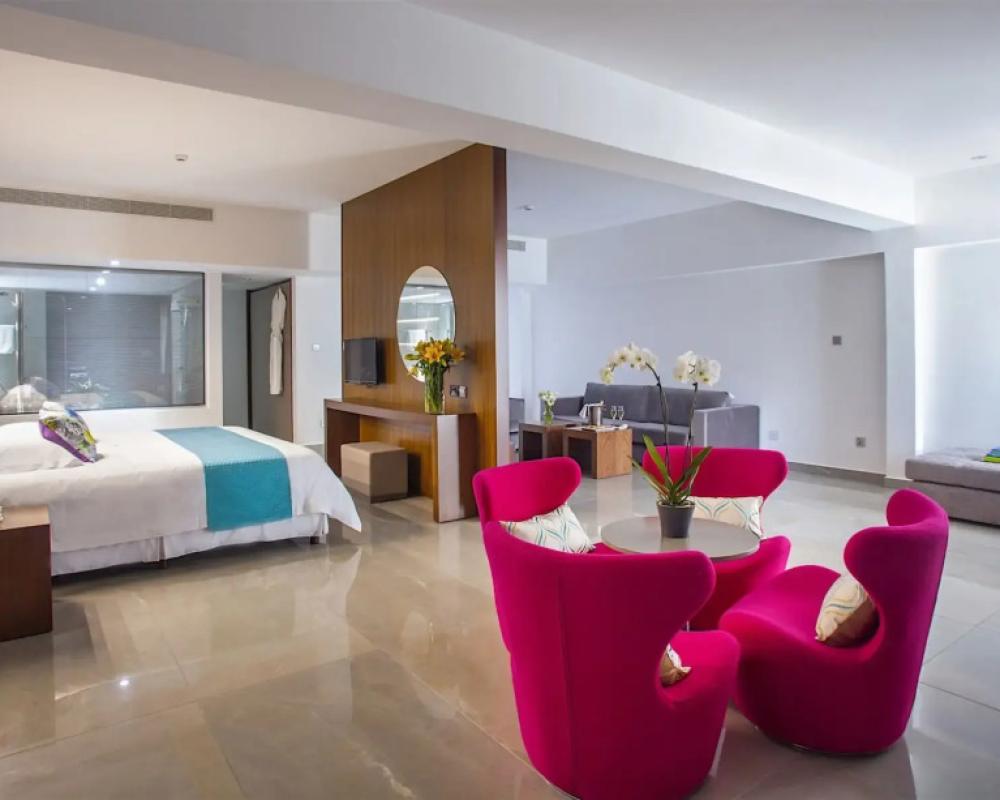 фото King Evelthon Beach Hotel & Resort