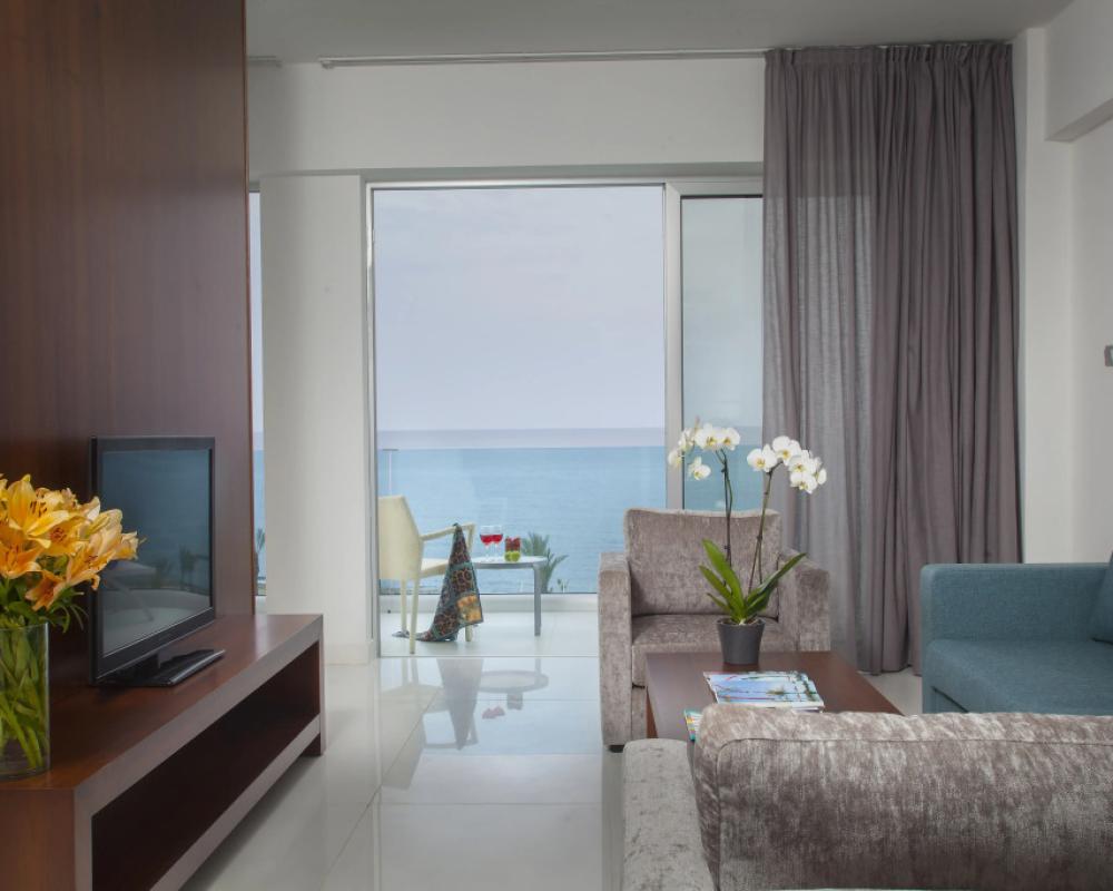 фото King Evelthon Beach Hotel & Resort