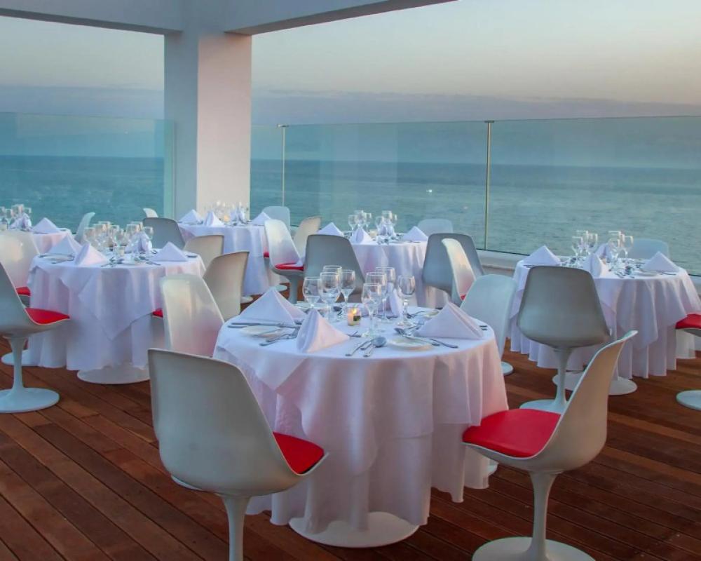 фото King Evelthon Beach Hotel & Resort