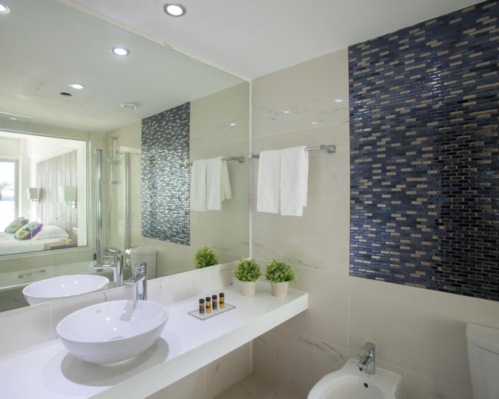 фото King Evelthon Beach Hotel & Resort