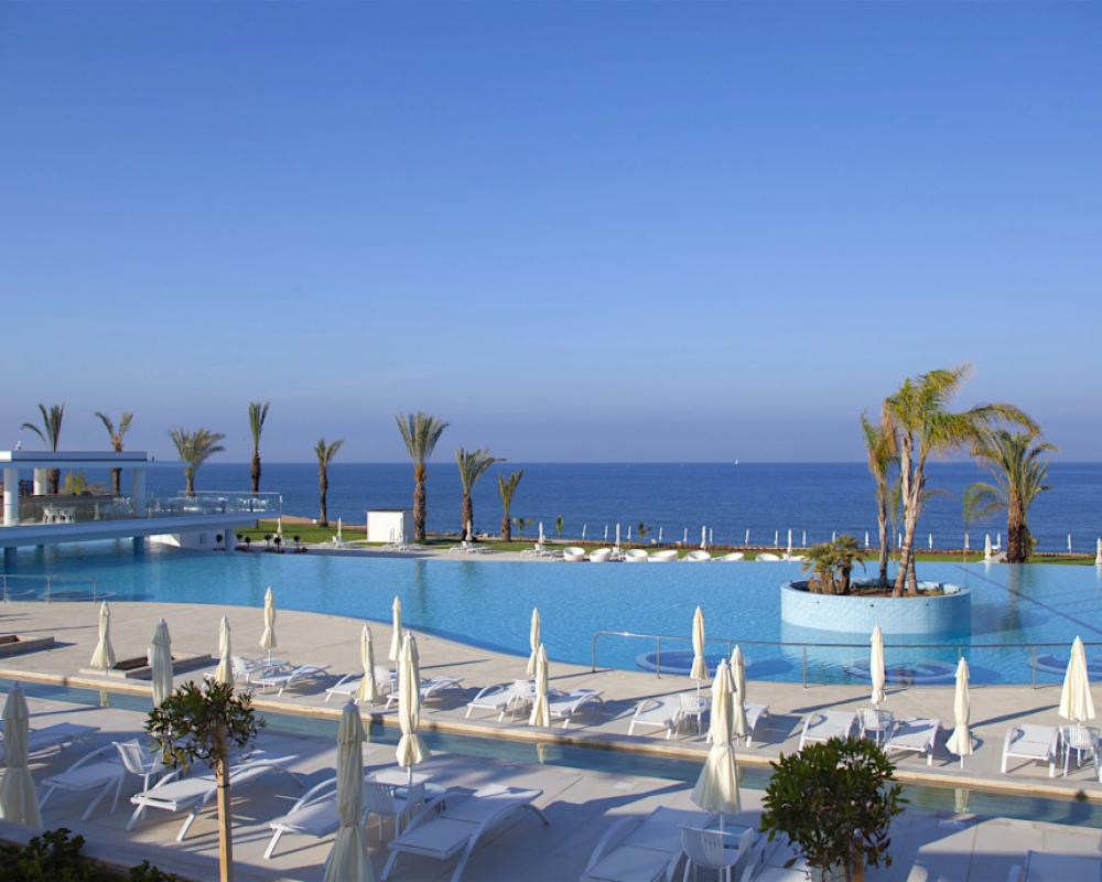 фото King Evelthon Beach Hotel & Resort