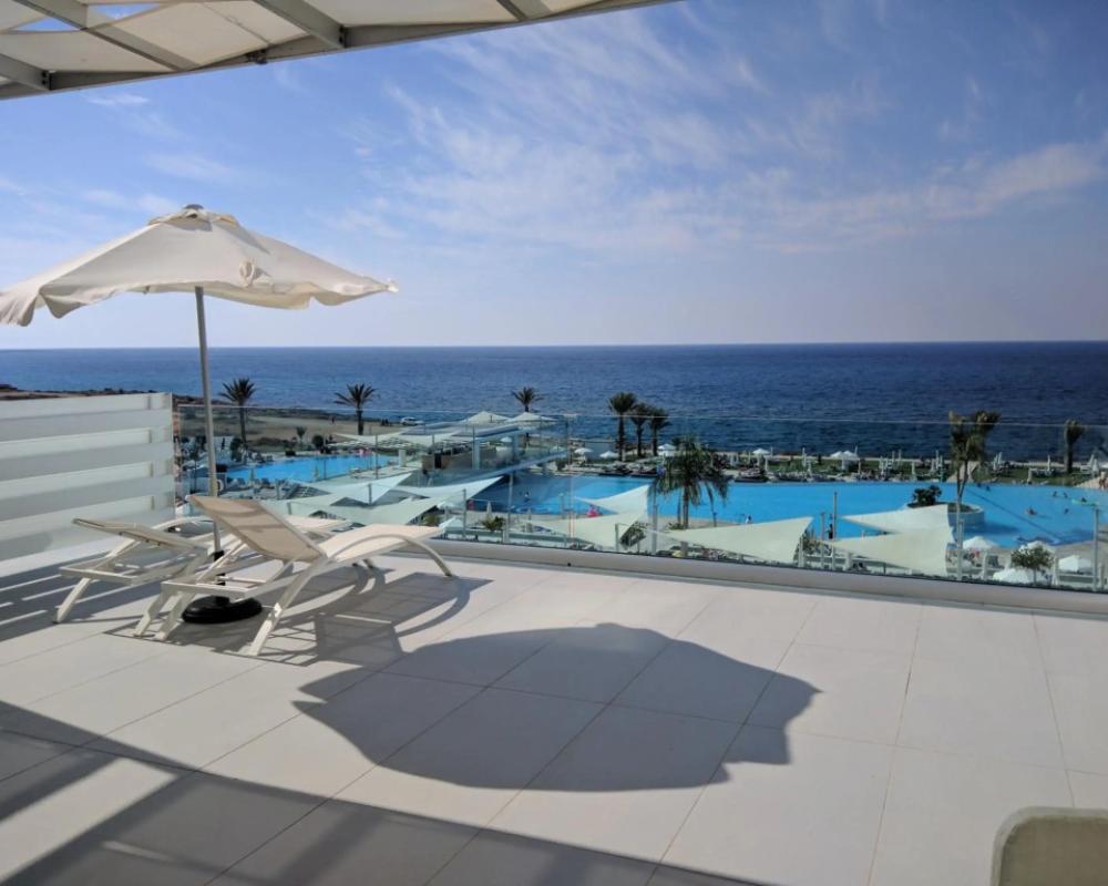 фото King Evelthon Beach Hotel & Resort