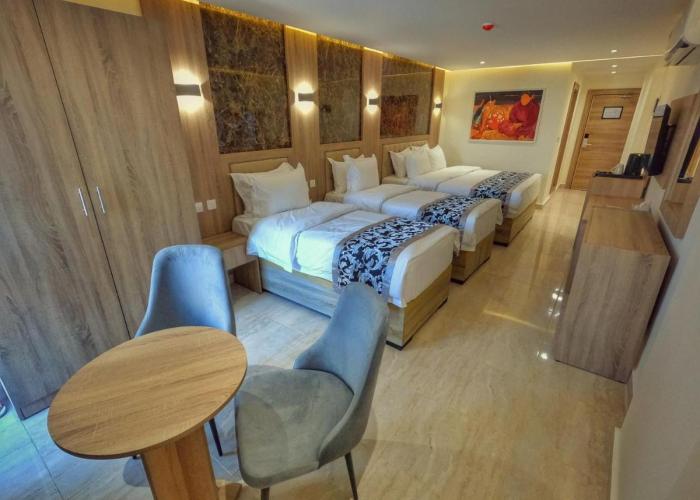 Grand Season Hotel