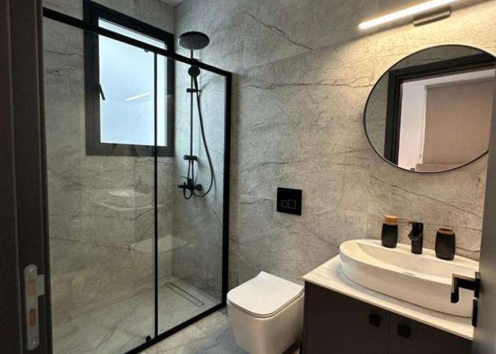 Lux Level 4 Penthouse Tower 206