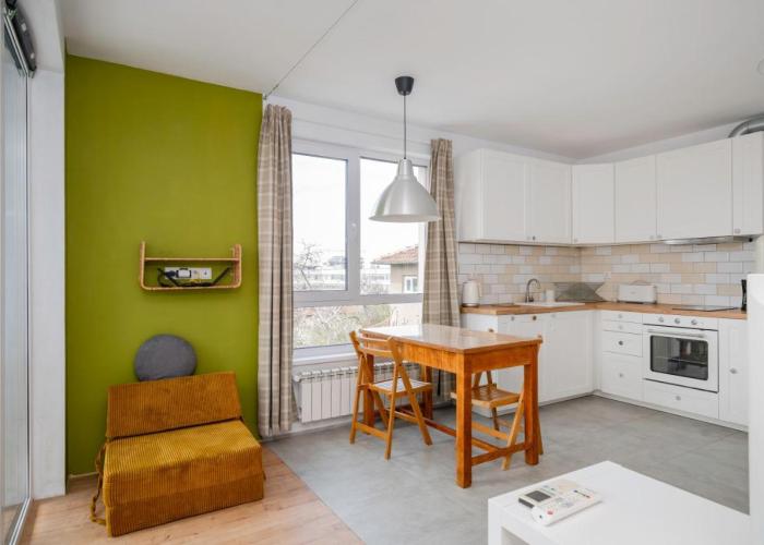 Bright and Cozy 1BD Apartment plus Desk by Flat Mаnаger