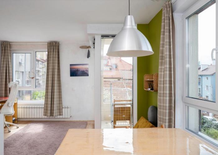 Bright and Cozy 1BD Apartment plus Desk by Flat Mаnаger