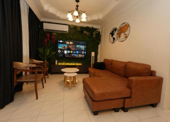 Lyd's Home Urban Staycation