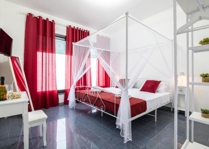 Deva Room