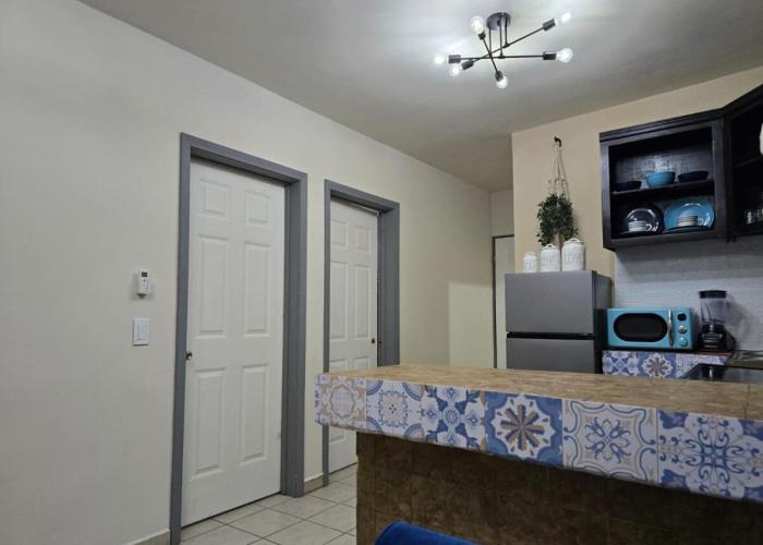 Blue House - Sleeps 5 - Near Hermosa Beach