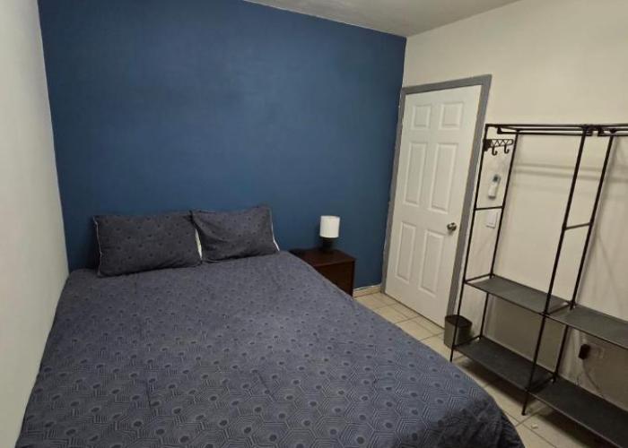 Blue House - Sleeps 5 - Near Hermosa Beach