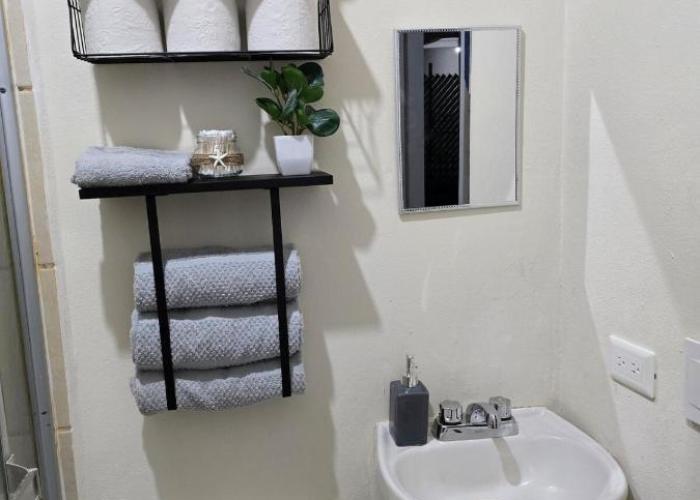Blue House - Sleeps 5 - Near Hermosa Beach