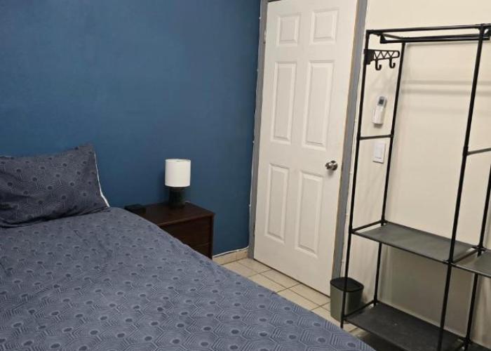 Blue House - Sleeps 5 - Near Hermosa Beach