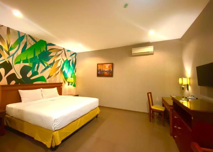 Hotel Golden Season