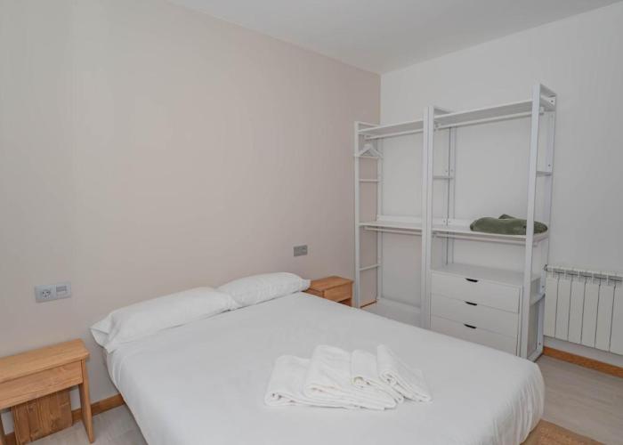 E1, 2 bedrooms, terrace, downtown, free parking