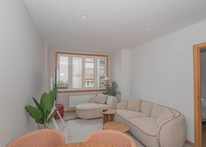 E1, 2 bedrooms, terrace, downtown, free parking