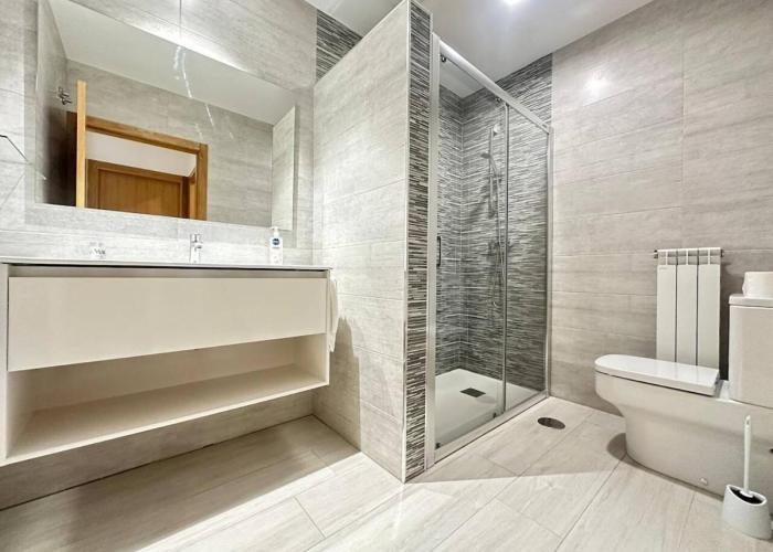 E1, 2 bedrooms, terrace, downtown, free parking